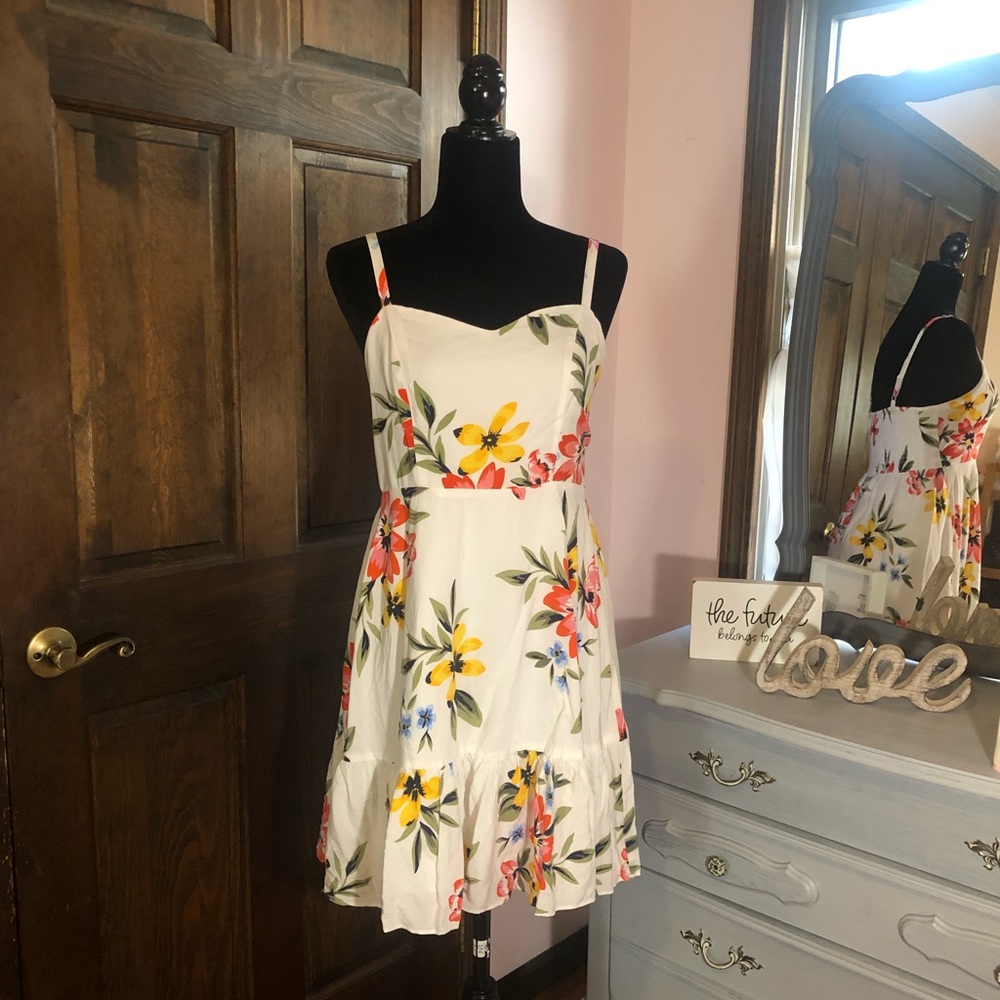 👗Old Navy Floral Print Sun Dress